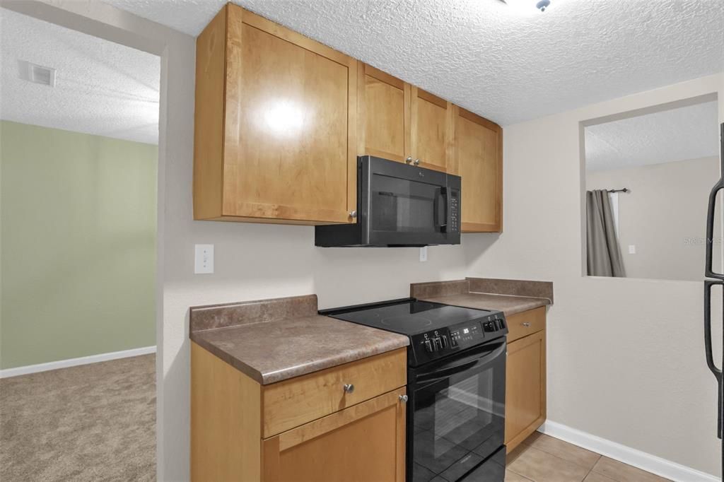 For Sale: $125,000 (1 beds, 1 baths, 633 Square Feet)