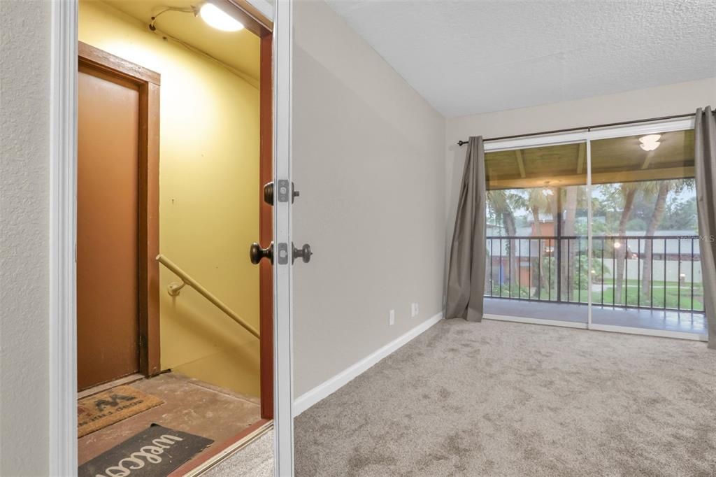 For Sale: $125,000 (1 beds, 1 baths, 633 Square Feet)
