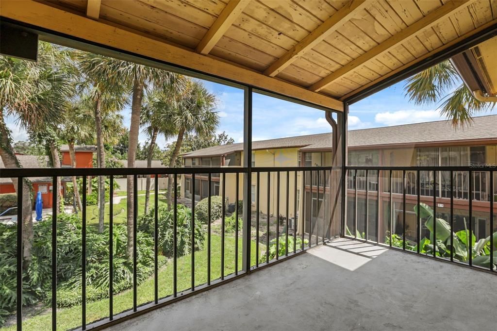 For Sale: $125,000 (1 beds, 1 baths, 633 Square Feet)