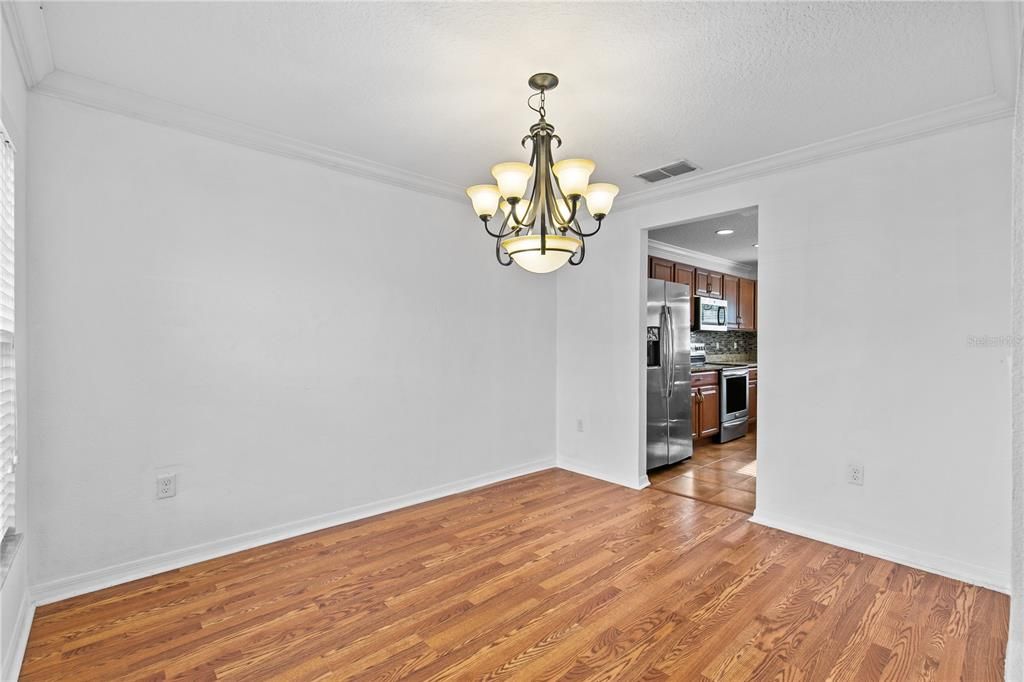 En Venta: $455,000 (4 camas, 2 baños, 1858 Pies cuadrados)