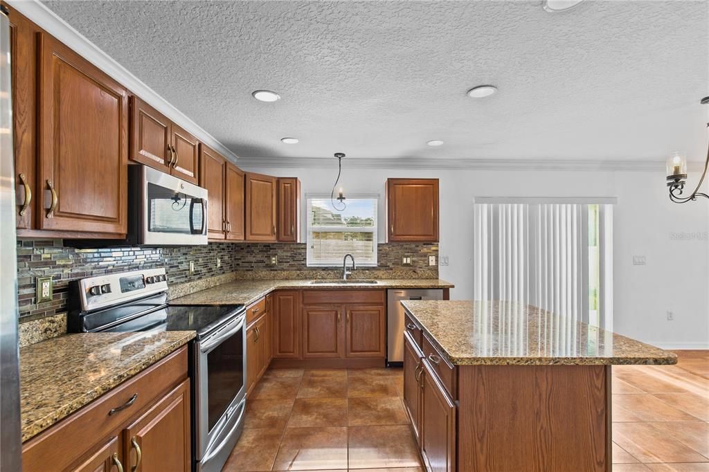 En Venta: $455,000 (4 camas, 2 baños, 1858 Pies cuadrados)