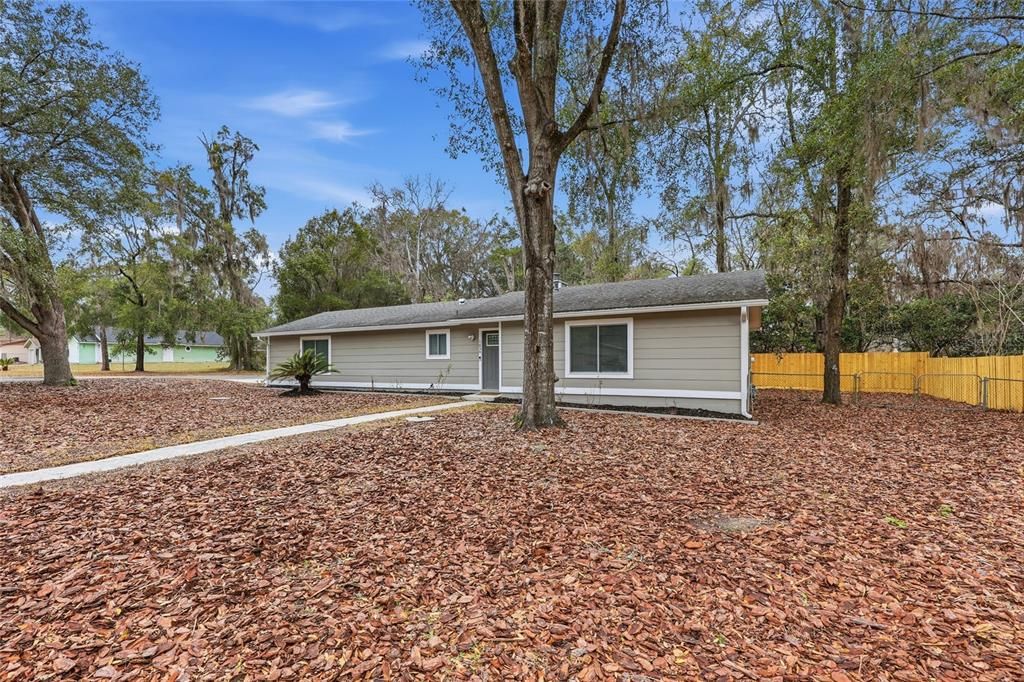 For Sale: $299,900 (3 beds, 2 baths, 1228 Square Feet)