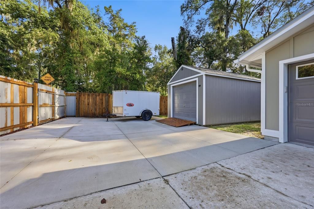 For Sale: $299,900 (3 beds, 2 baths, 1228 Square Feet)