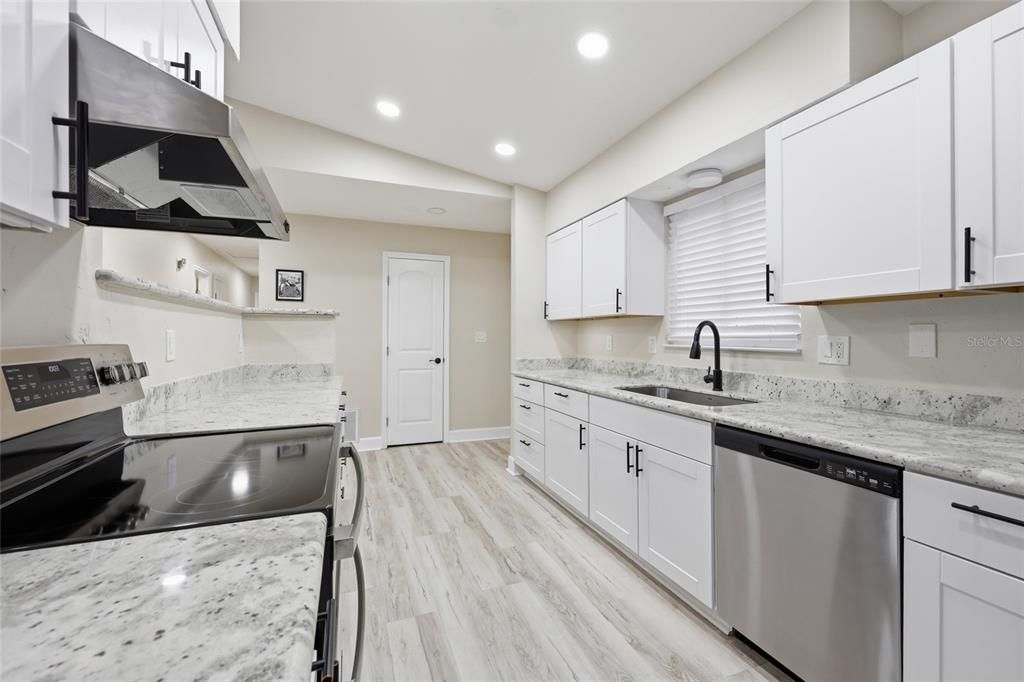 For Sale: $299,900 (3 beds, 2 baths, 1228 Square Feet)