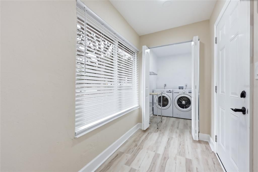 For Sale: $299,900 (3 beds, 2 baths, 1228 Square Feet)