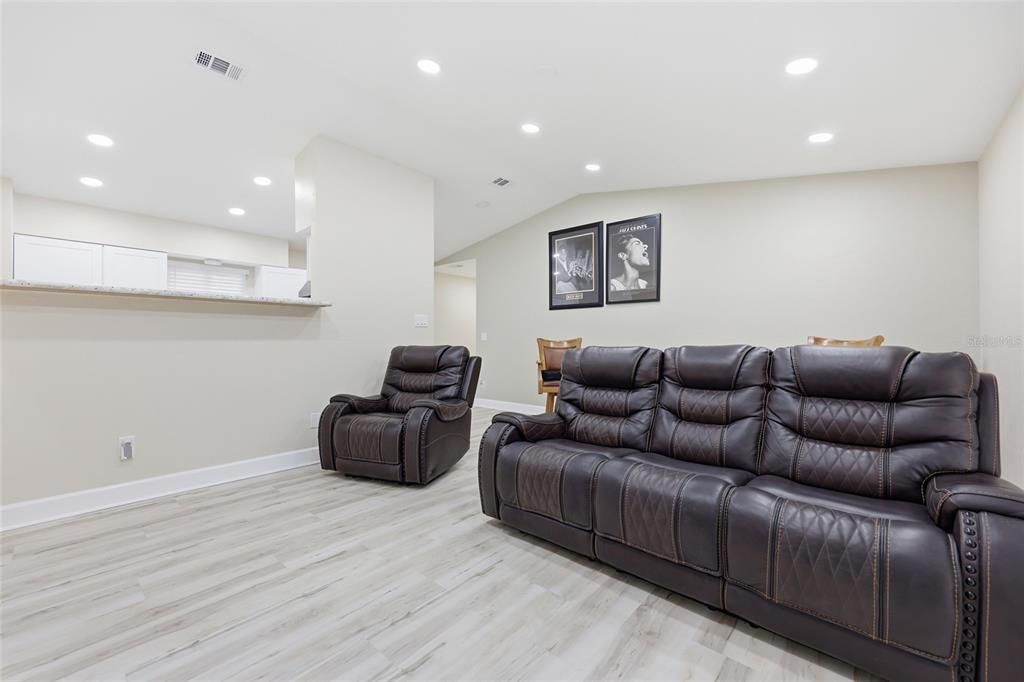 For Sale: $299,900 (3 beds, 2 baths, 1228 Square Feet)
