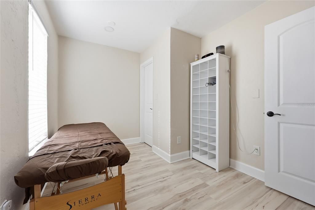 For Sale: $299,900 (3 beds, 2 baths, 1228 Square Feet)
