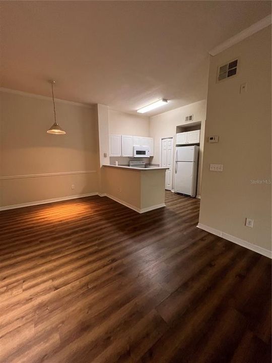 For Rent: $1,650 (2 beds, 1 baths, 961 Square Feet)