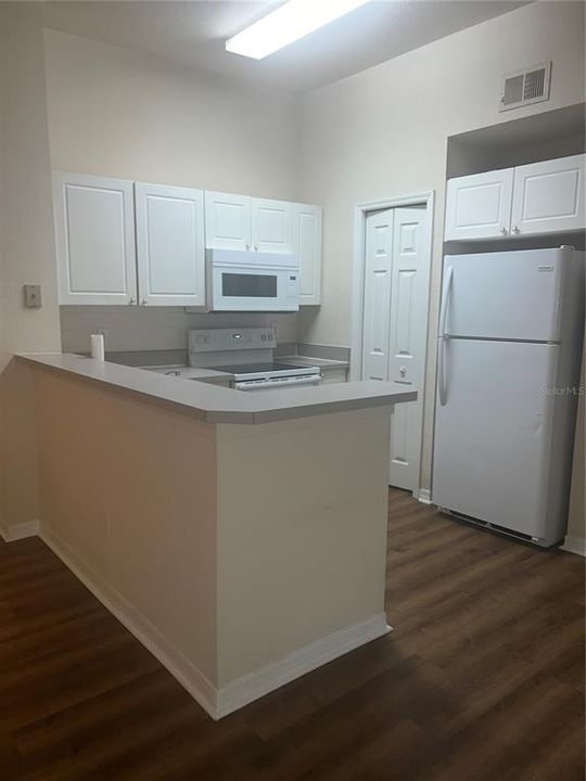 For Rent: $1,650 (2 beds, 1 baths, 961 Square Feet)
