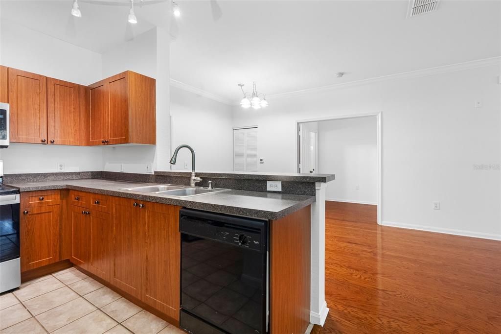 En Venta: $325,000 (3 camas, 2 baños, 1405 Pies cuadrados)