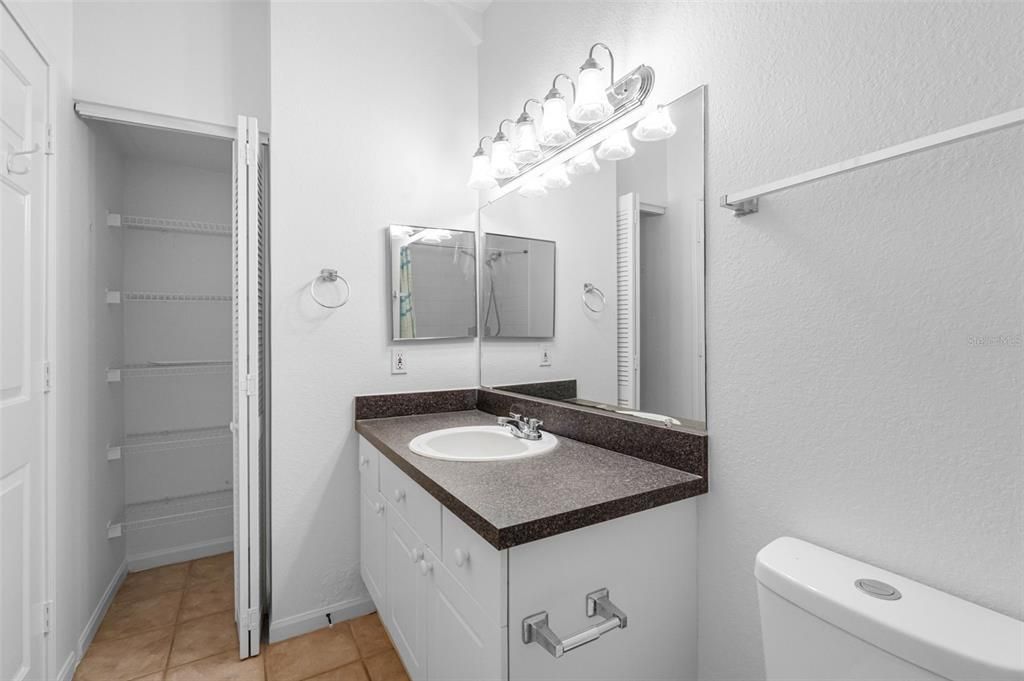 En Venta: $325,000 (3 camas, 2 baños, 1405 Pies cuadrados)