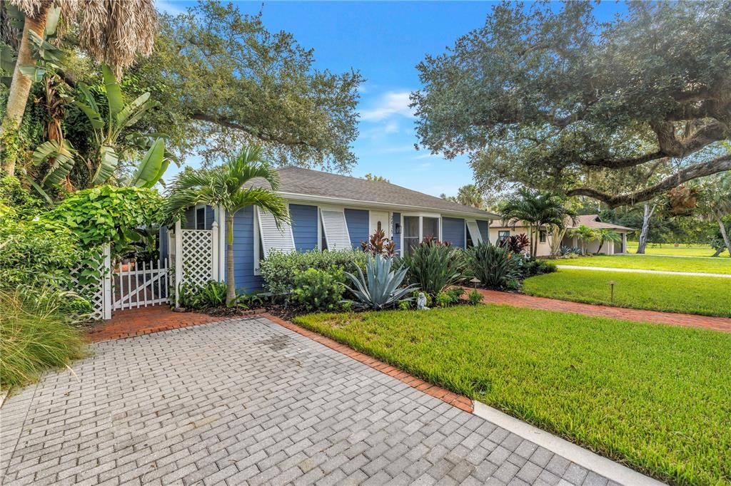 For Sale: $1,275,000 (3 beds, 3 baths, 1922 Square Feet)