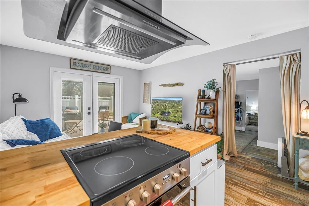 For Sale: $1,275,000 (3 beds, 3 baths, 1922 Square Feet)