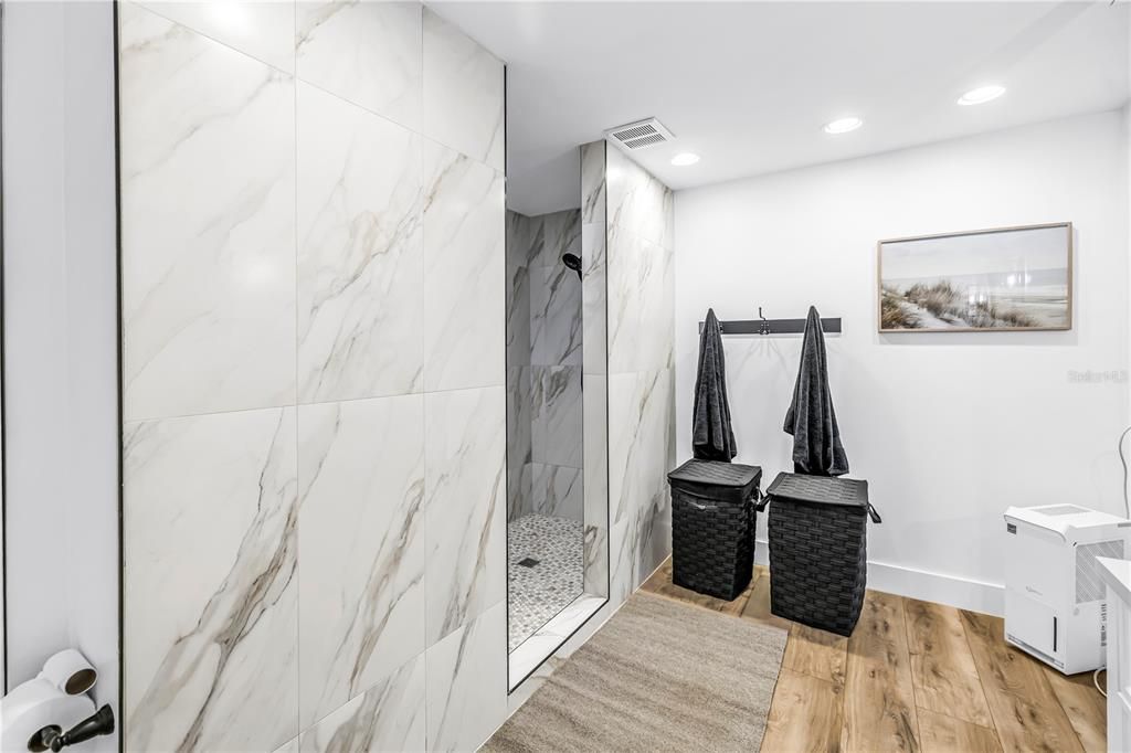 For Sale: $1,275,000 (3 beds, 3 baths, 1922 Square Feet)
