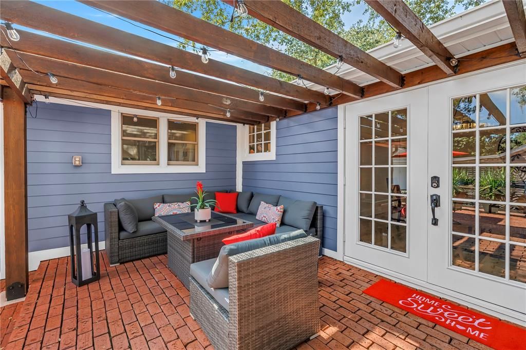 For Sale: $1,275,000 (3 beds, 3 baths, 1922 Square Feet)