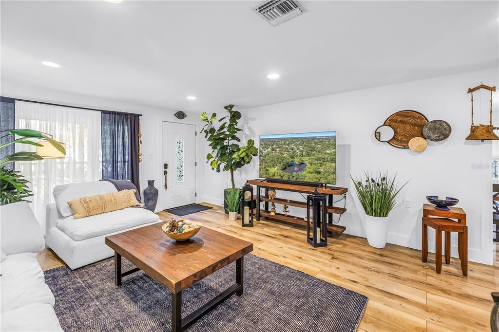 For Sale: $1,275,000 (3 beds, 3 baths, 1922 Square Feet)