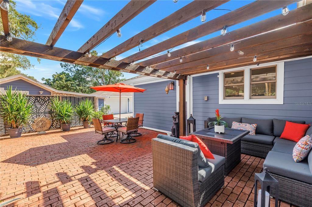 For Sale: $1,275,000 (3 beds, 3 baths, 1922 Square Feet)