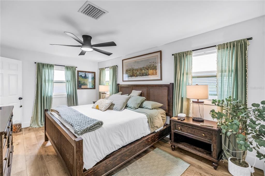 For Sale: $1,275,000 (3 beds, 3 baths, 1922 Square Feet)