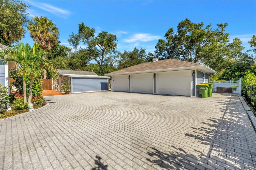 For Sale: $1,275,000 (3 beds, 3 baths, 1922 Square Feet)