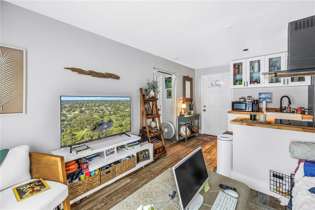 For Sale: $1,275,000 (3 beds, 3 baths, 1922 Square Feet)