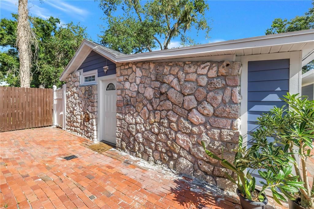 For Sale: $1,275,000 (3 beds, 3 baths, 1922 Square Feet)
