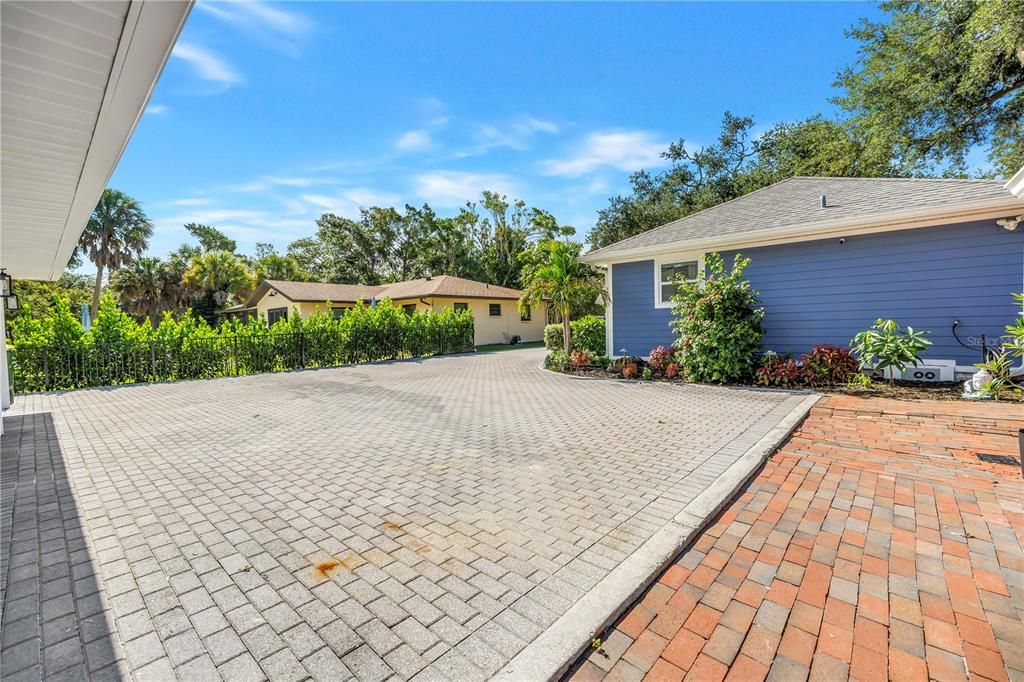 For Sale: $1,275,000 (3 beds, 3 baths, 1922 Square Feet)