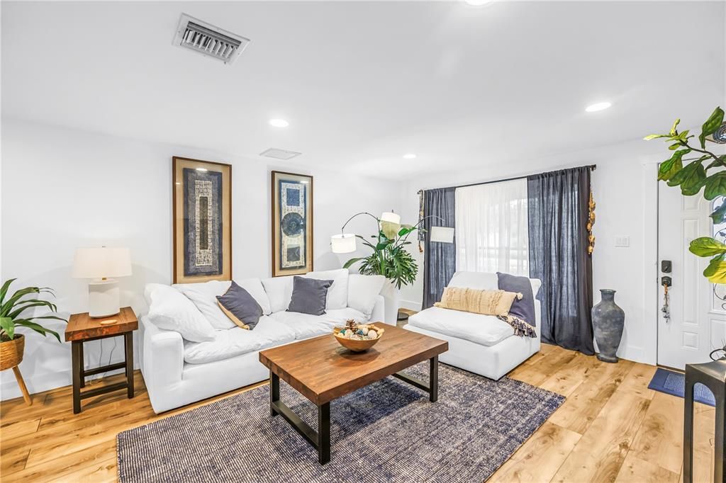 For Sale: $1,275,000 (3 beds, 3 baths, 1922 Square Feet)