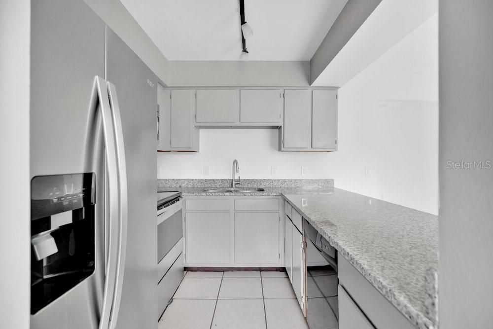 For Sale: $244,900 (2 beds, 2 baths, 1156 Square Feet)