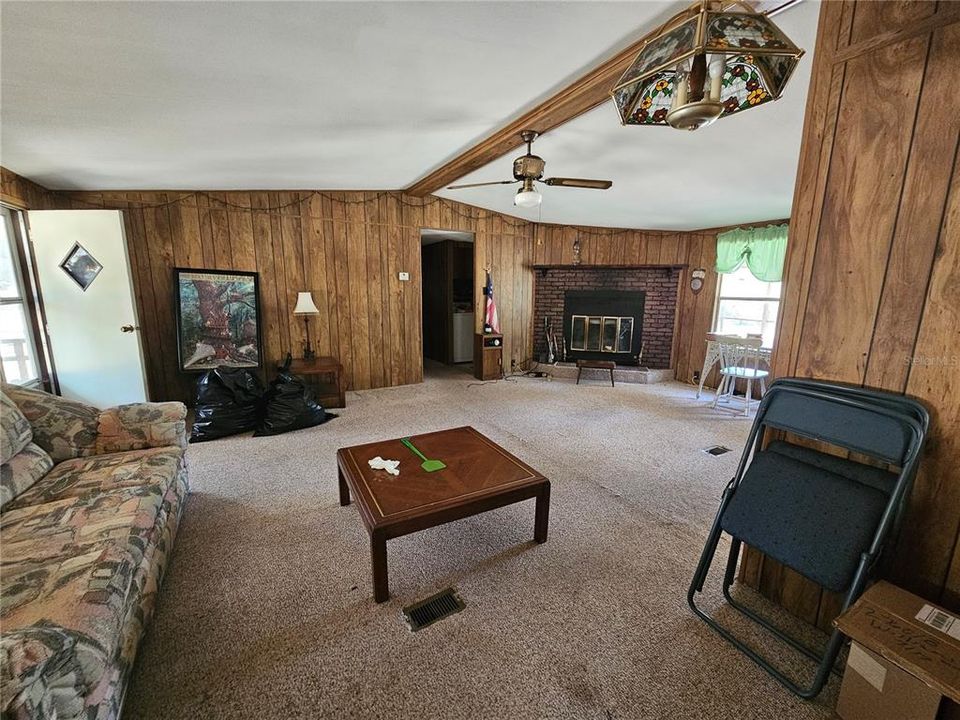 For Sale: $279,900 (3 beds, 2 baths, 1344 Square Feet)