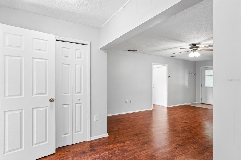 For Sale: $254,900 (3 beds, 2 baths, 1245 Square Feet)