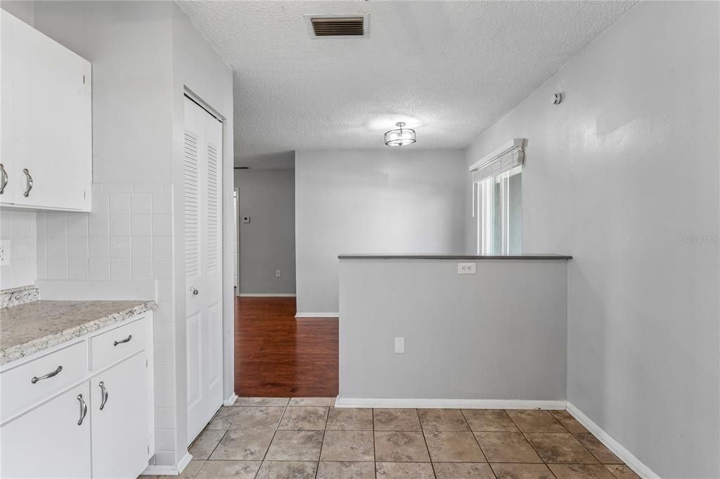 For Sale: $254,900 (3 beds, 2 baths, 1245 Square Feet)