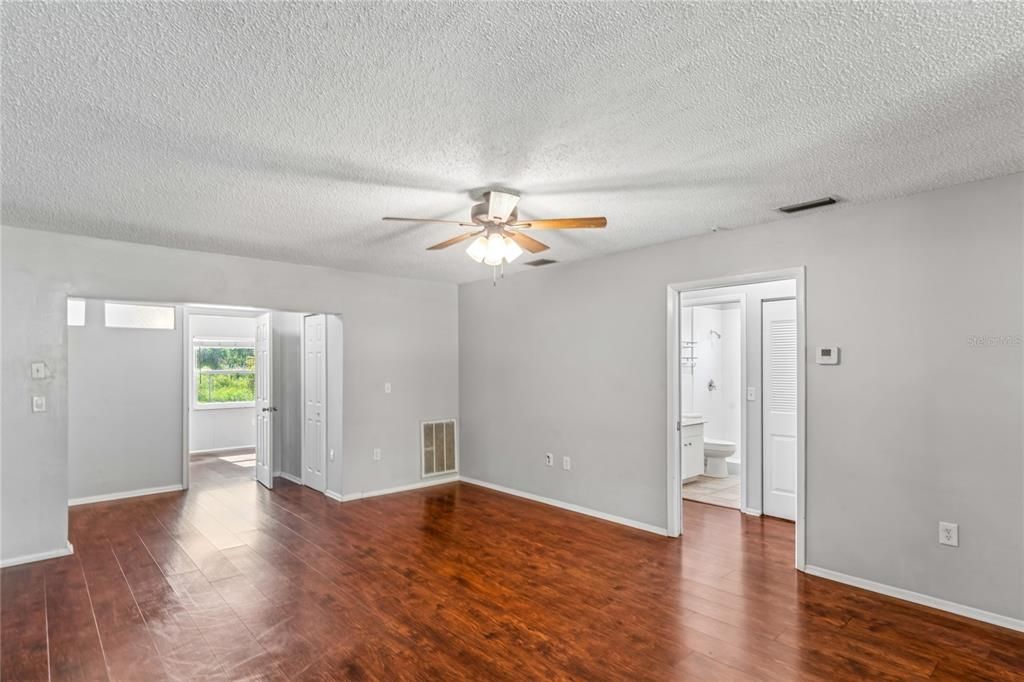 For Sale: $254,900 (3 beds, 2 baths, 1245 Square Feet)