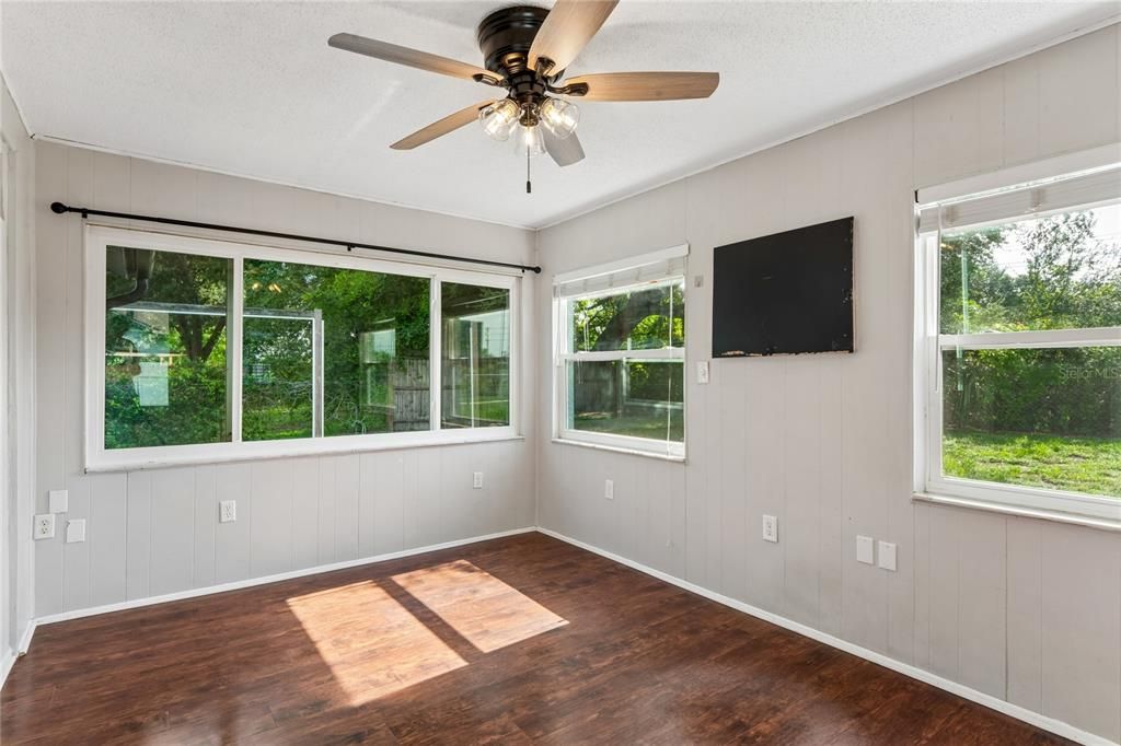 For Sale: $254,900 (3 beds, 2 baths, 1245 Square Feet)