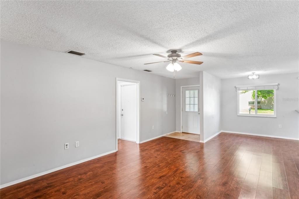 For Sale: $254,900 (3 beds, 2 baths, 1245 Square Feet)