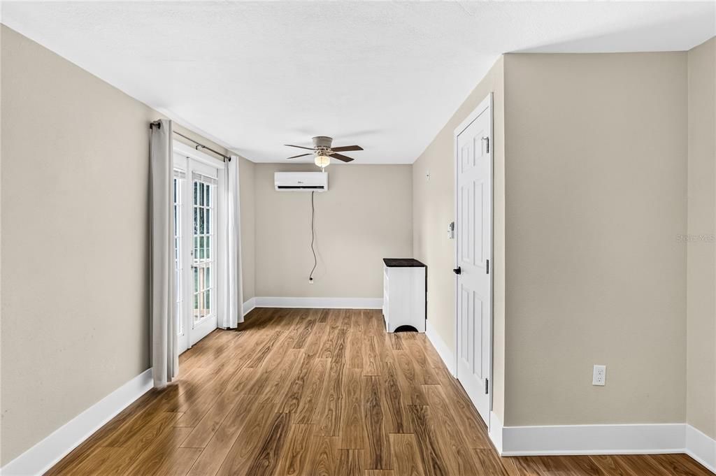 For Sale: $189,900 (3 beds, 1 baths, 1059 Square Feet)