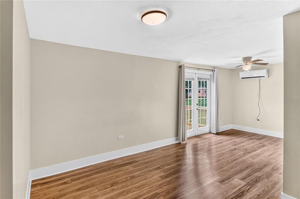 For Sale: $189,900 (3 beds, 1 baths, 1059 Square Feet)