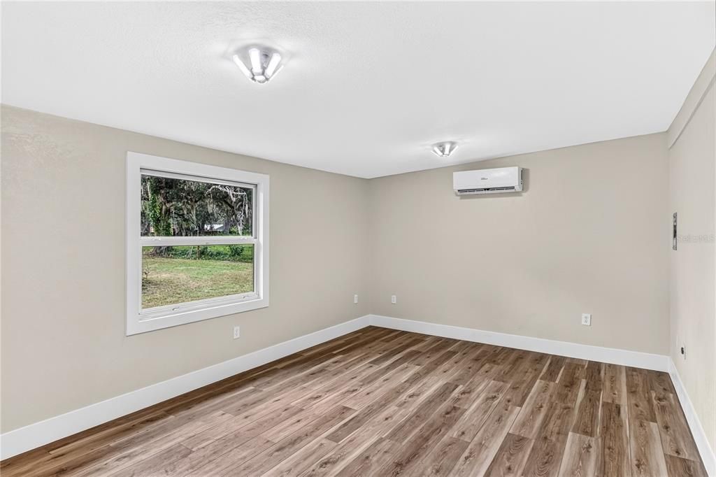 For Sale: $189,900 (3 beds, 1 baths, 1059 Square Feet)