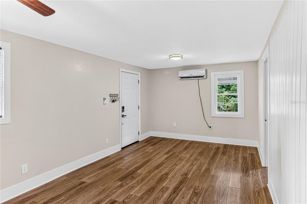 For Sale: $189,900 (3 beds, 1 baths, 1059 Square Feet)