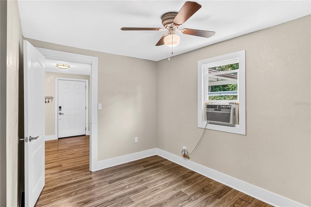 For Sale: $189,900 (3 beds, 1 baths, 1059 Square Feet)