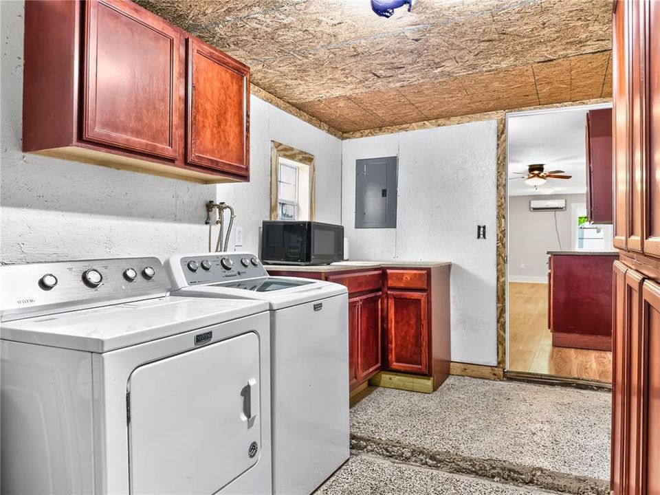 For Sale: $189,900 (3 beds, 1 baths, 1059 Square Feet)