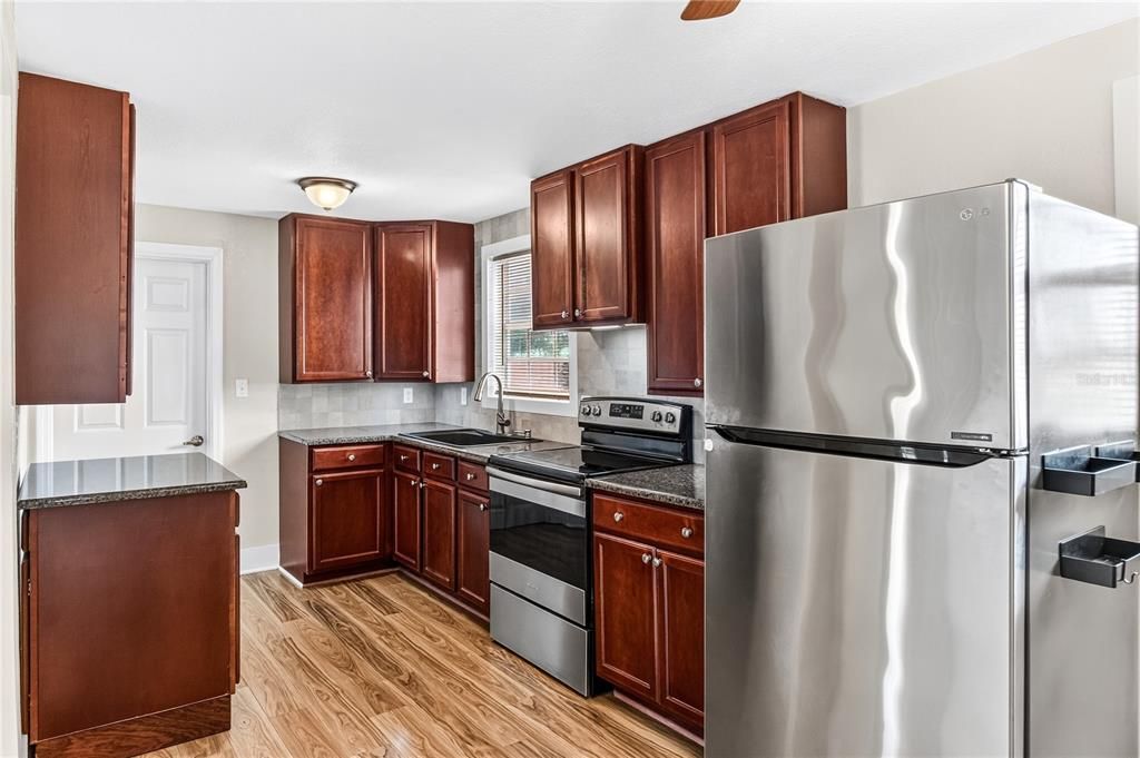 For Sale: $189,900 (3 beds, 1 baths, 1059 Square Feet)