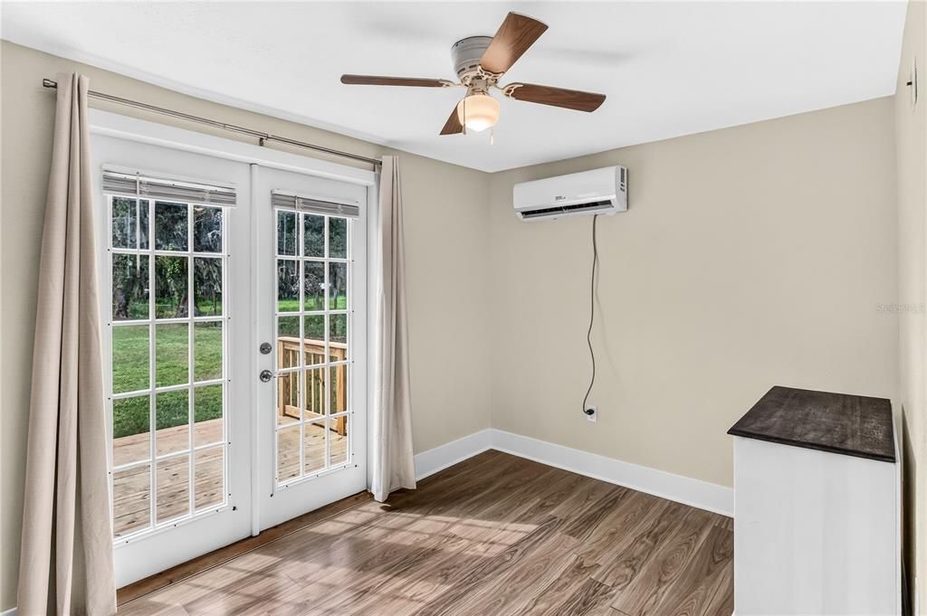For Sale: $189,900 (3 beds, 1 baths, 1059 Square Feet)