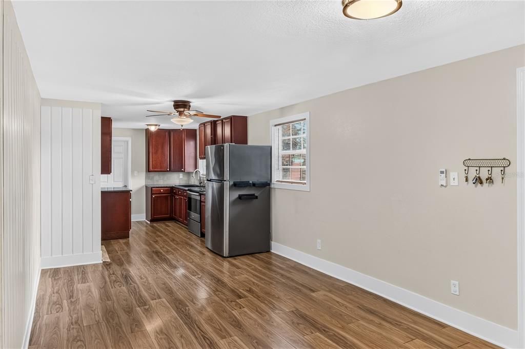 For Sale: $189,900 (3 beds, 1 baths, 1059 Square Feet)