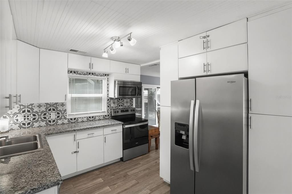 Activo con contrato: $599,000 (3 camas, 2 baños, 1329 Pies cuadrados)