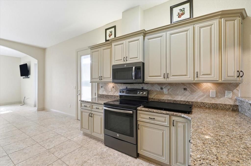 For Sale: $519,000 (2 beds, 2 baths, 1945 Square Feet)