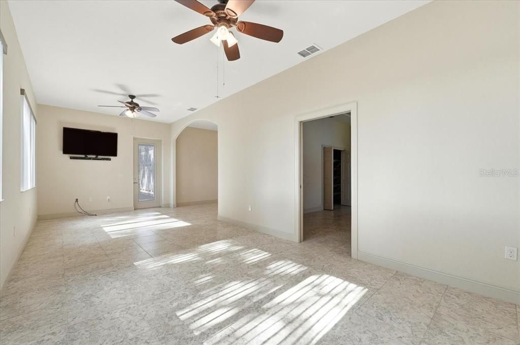 For Sale: $519,000 (2 beds, 2 baths, 1945 Square Feet)