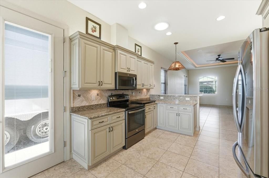 For Sale: $519,000 (2 beds, 2 baths, 1945 Square Feet)