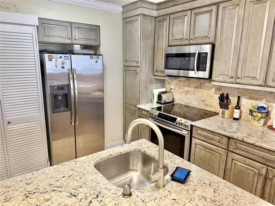 For Sale: $939,000 (3 beds, 2 baths, 1200 Square Feet)