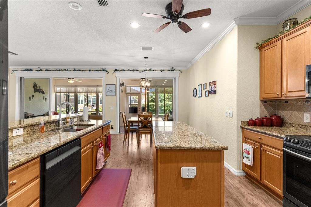 En Venta: $419,000 (3 camas, 2 baños, 2136 Pies cuadrados)