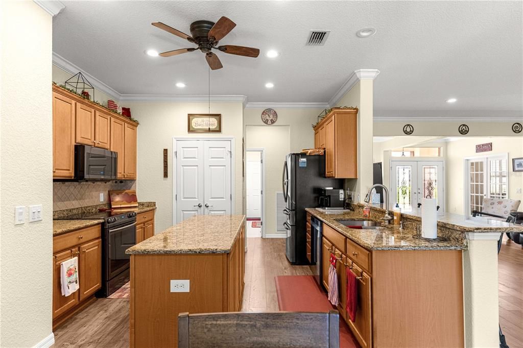 En Venta: $419,000 (3 camas, 2 baños, 2136 Pies cuadrados)